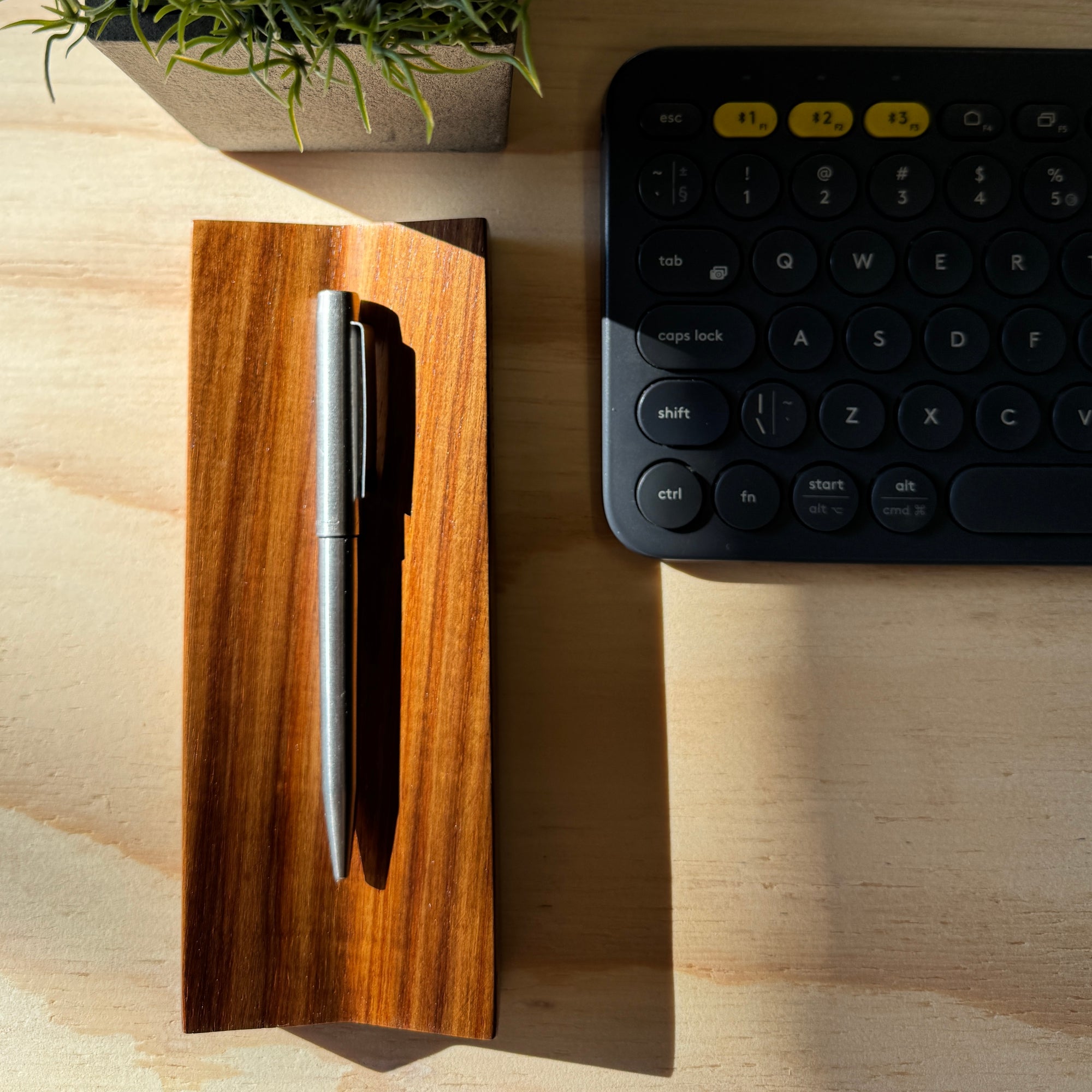 Single Pen Holder